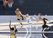 关于精彩逼人的篮球比赛让人沉迷其中的信息