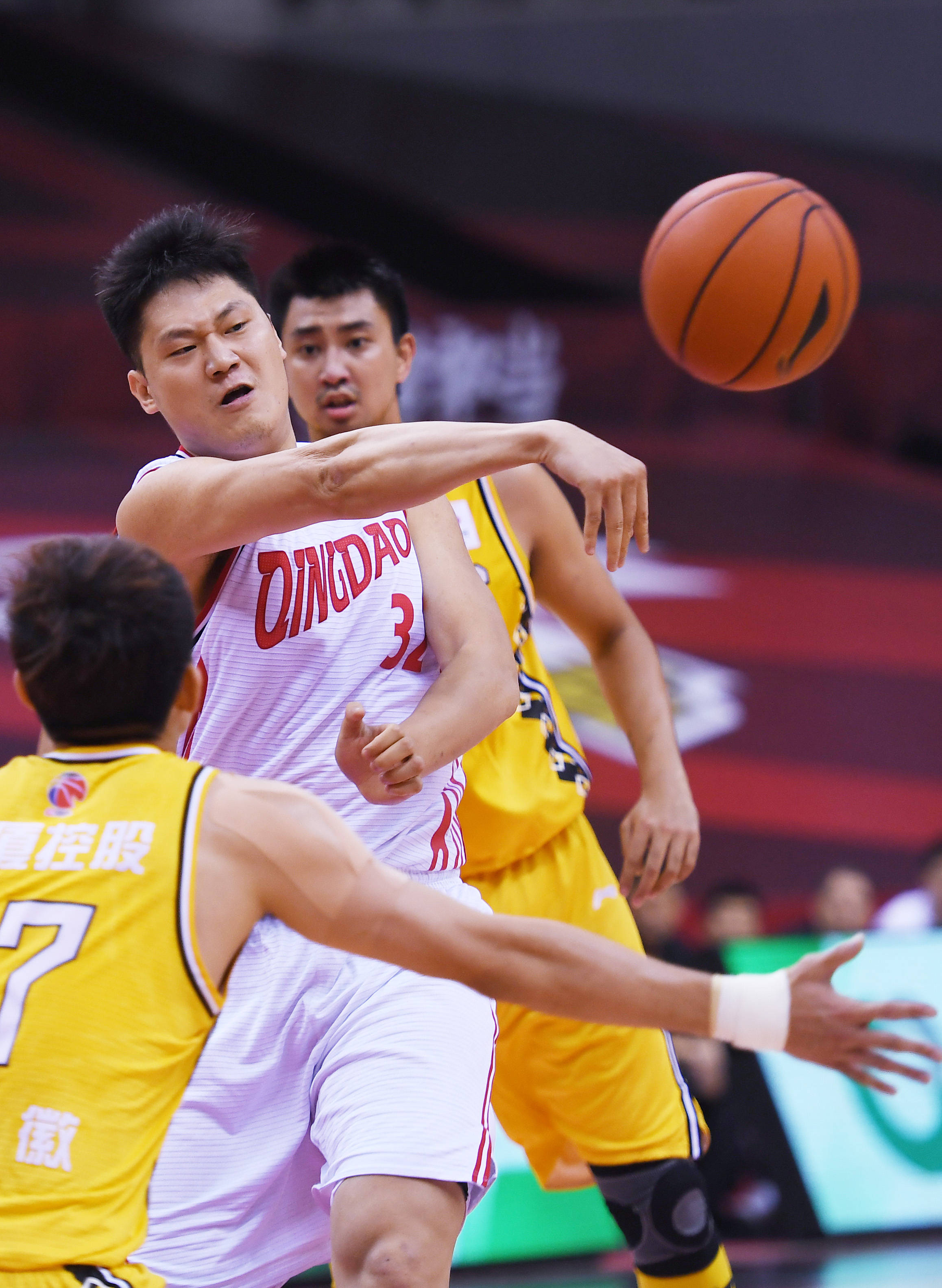 巴黎大师赛次回合爆出冷门！北京国安惊险新疆男篮，争冠形势突变的简单介绍